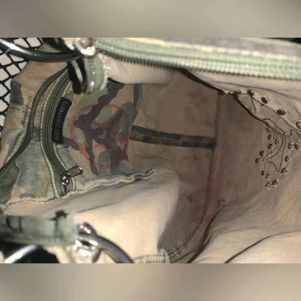 True Vintage 90s Mall Goth Camo Skull Bag - Picture 7 of 9